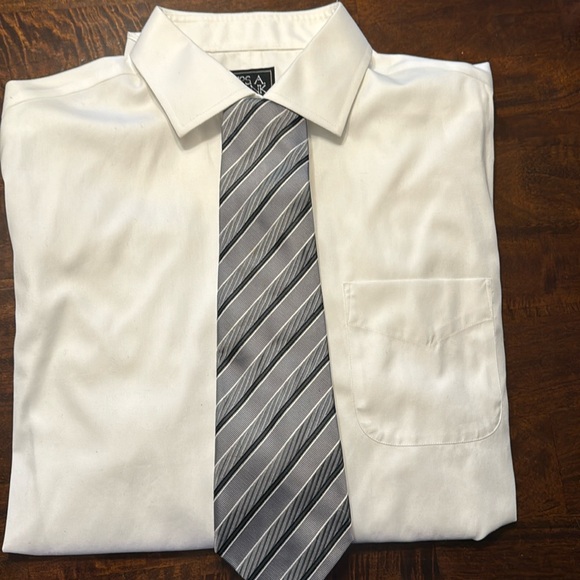 (034) beautiful men’s gray and black tie by Geoffrey Beene. Stain resistant. - Picture 1 of 8
